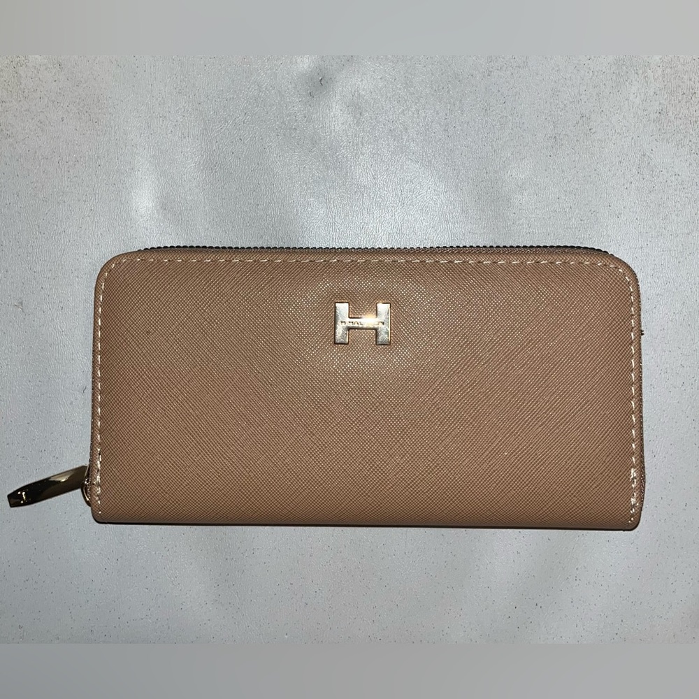 Halston wallet